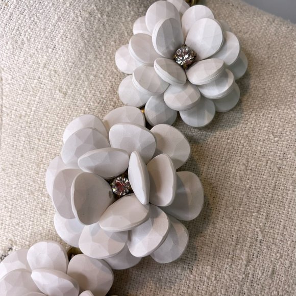 NWT J.Crew Rosette White‎ Floral Statement Necklace - Picture 5 of 10